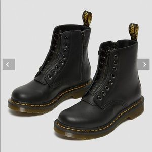 NWOT DOC MARTEN 1460 PASCAL NAPPA ZIPPER BOOTS